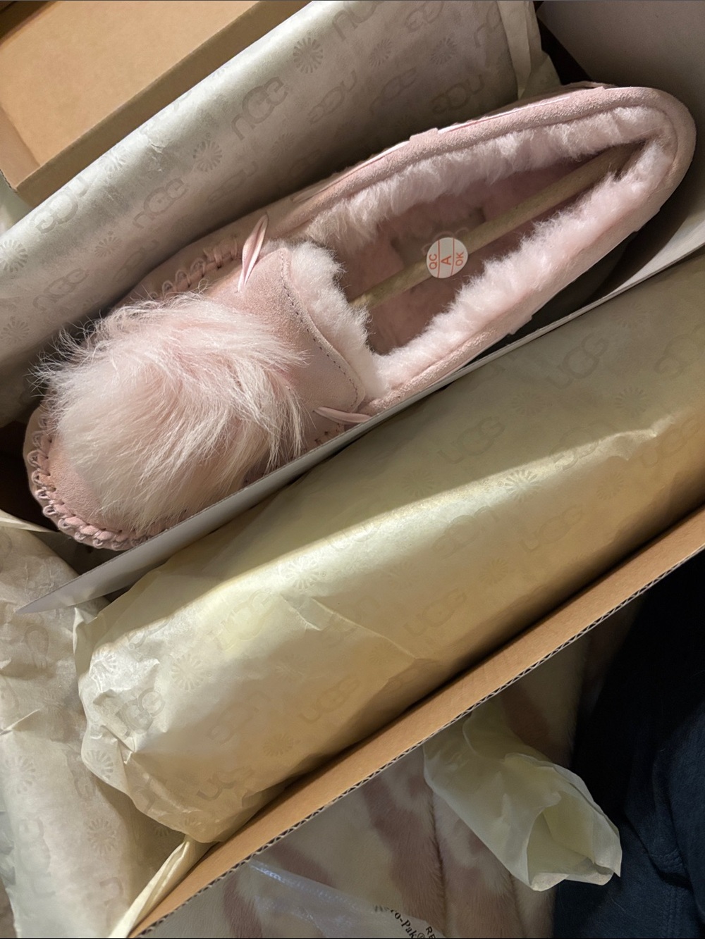Ugg Dakota Pom Pom slipper sz8 - Picture 6 of 6